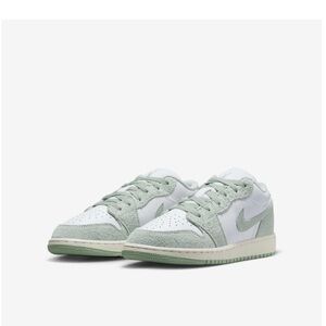 Nike Air Jordan 1 Low SE Women’s Size 7 Seafoam Green Sage White Suede